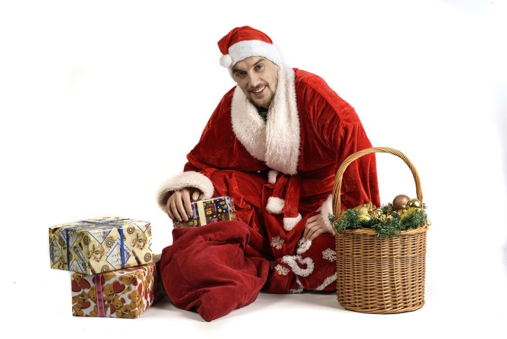 The Holiday Spirit: 5 Best Items to Include in a Christmas Gift Basket