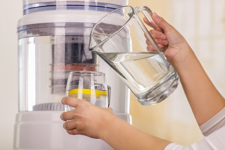 Safe to Drink: 4 Health Benefits of a Home Water Purification System