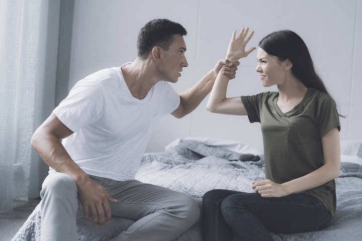 Domestic Abuse: 6 Clear and Subtle Abusive Husband Signs