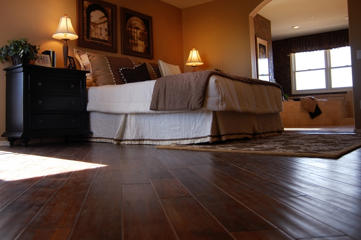 7 Popular Hardwood Floor Bedroom Ideas for Homes