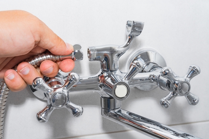 How to Fix a Dripping Bathtub Faucet